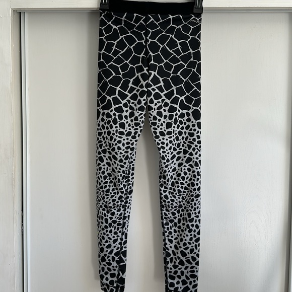 Nike Pro Small Leggings - Picture 3 of 3